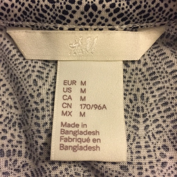 H&M Geometric Print 3-Button Split V-neck Blouse - Picture 5 of 6